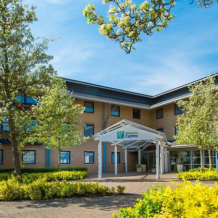 Holiday Inn Express Milton Keynes, An Ihg Hotel Екстер'єр фото