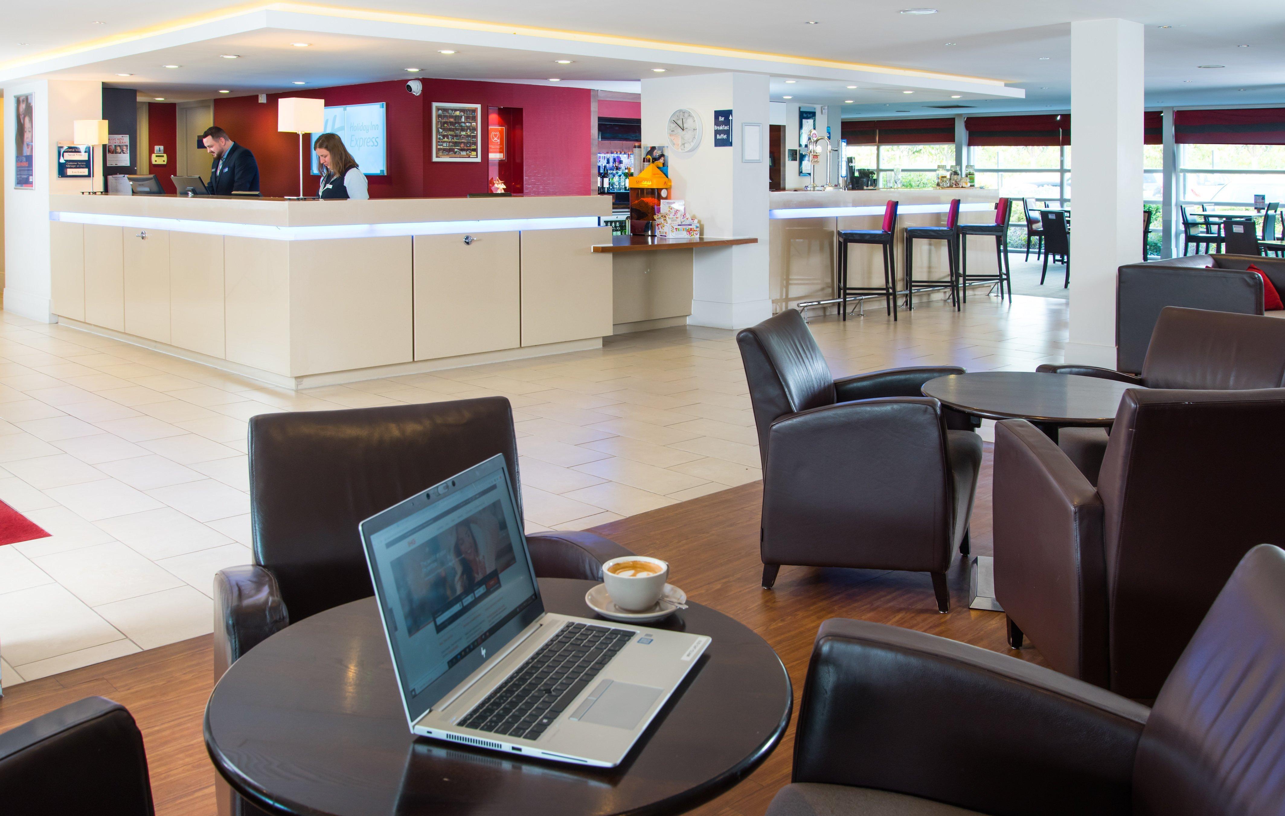 Holiday Inn Express Milton Keynes, An Ihg Hotel Екстер'єр фото