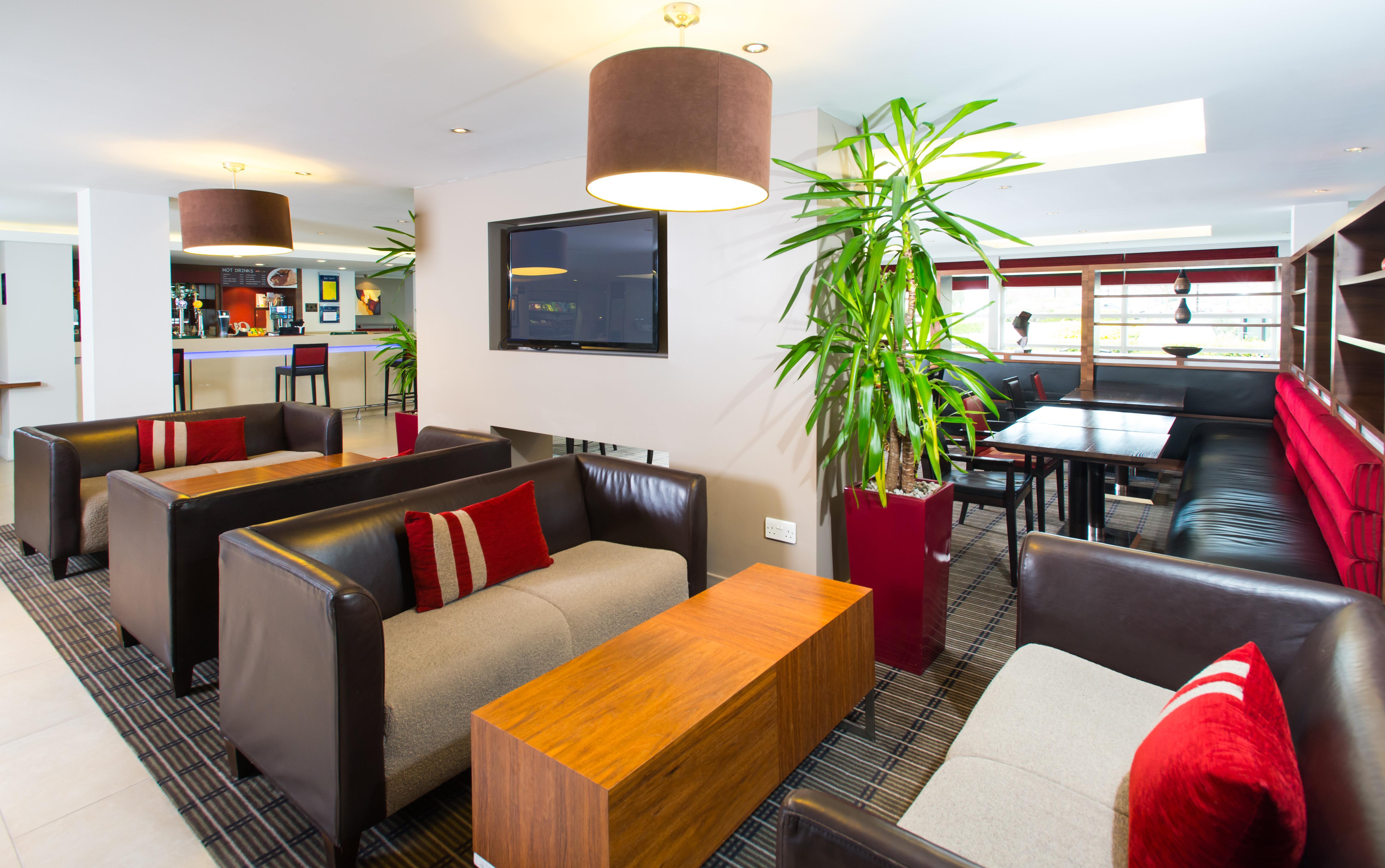 Holiday Inn Express Milton Keynes, An Ihg Hotel Екстер'єр фото