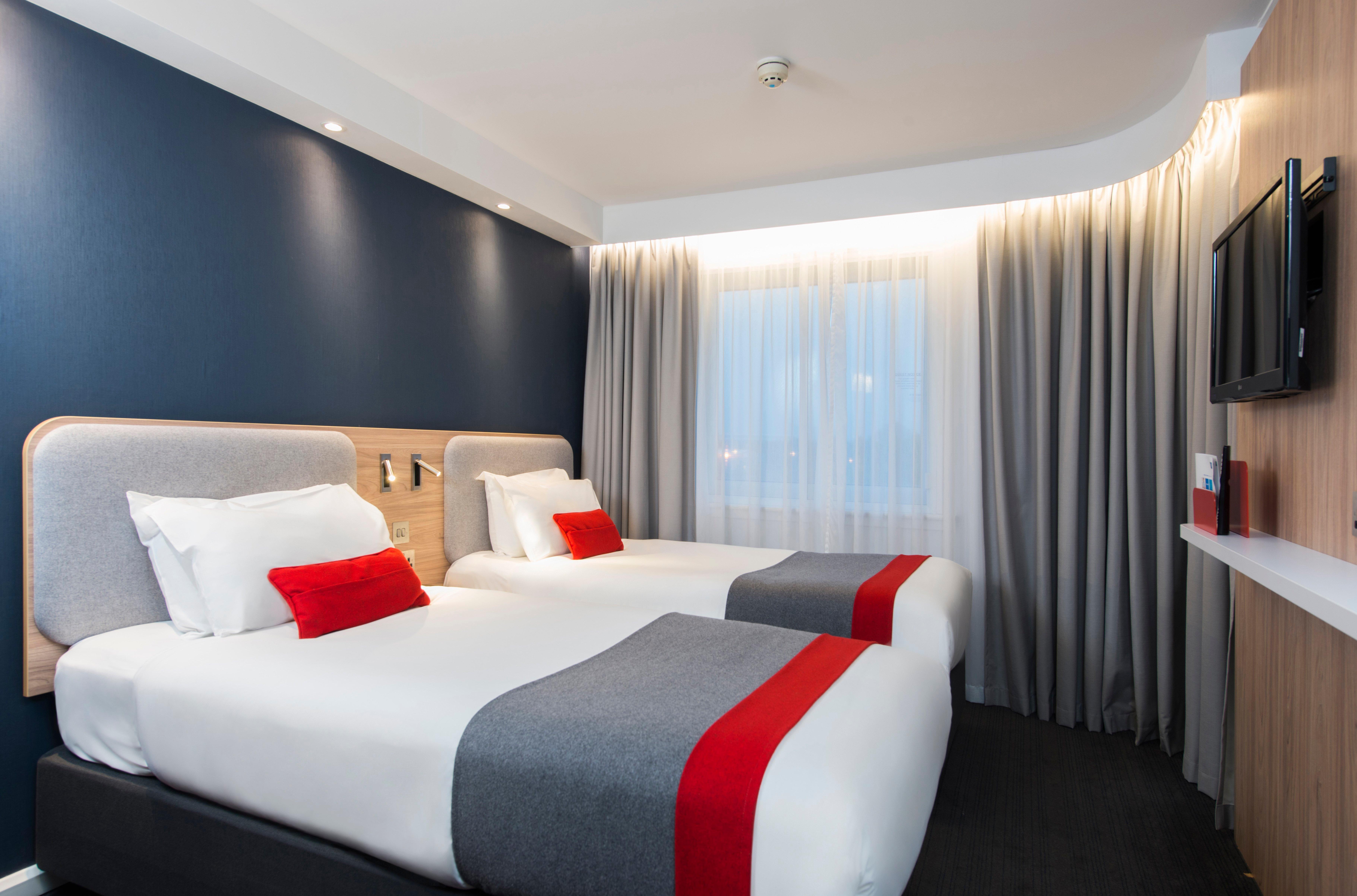 Holiday Inn Express Milton Keynes, An Ihg Hotel Екстер'єр фото