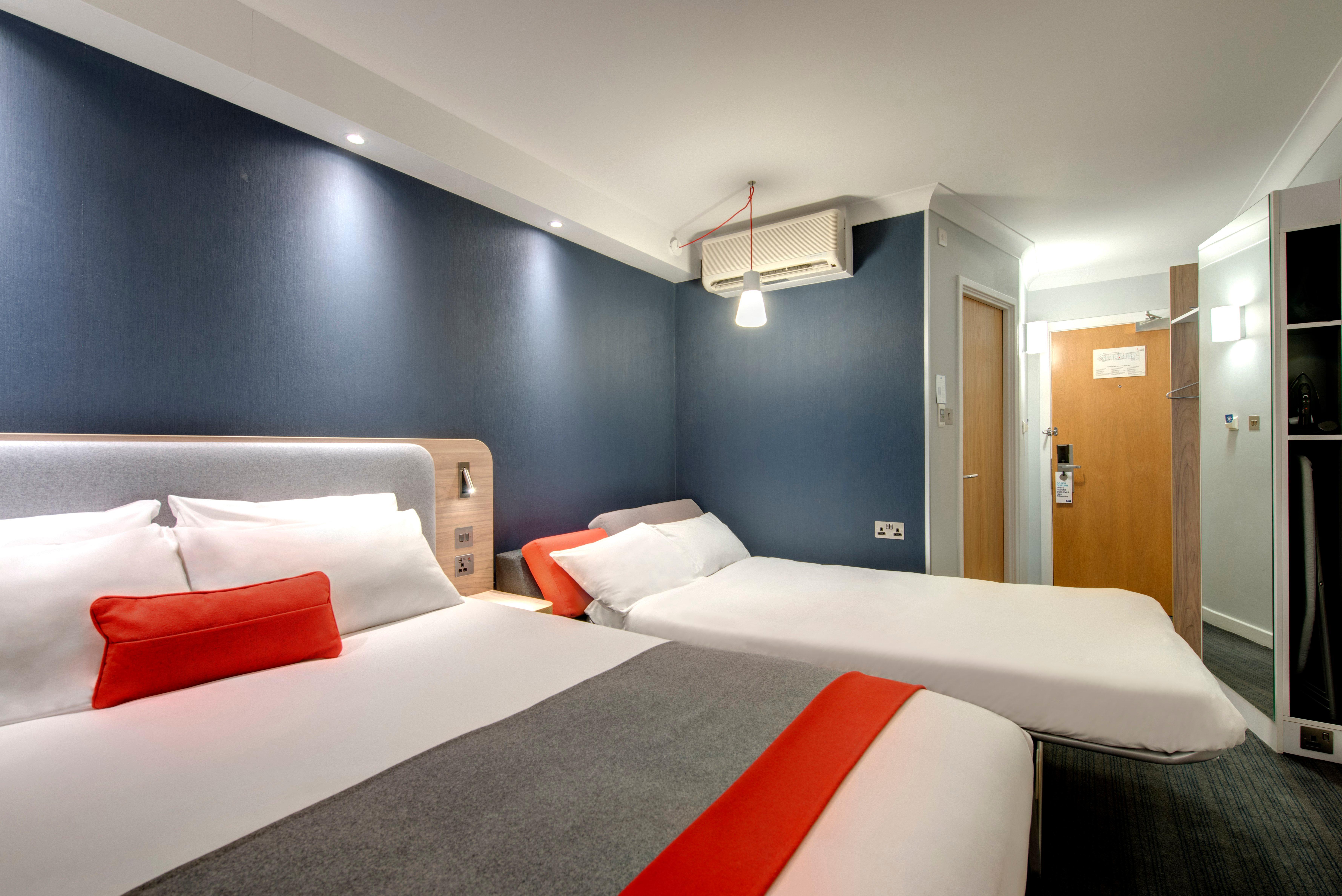 Holiday Inn Express Milton Keynes, An Ihg Hotel Екстер'єр фото