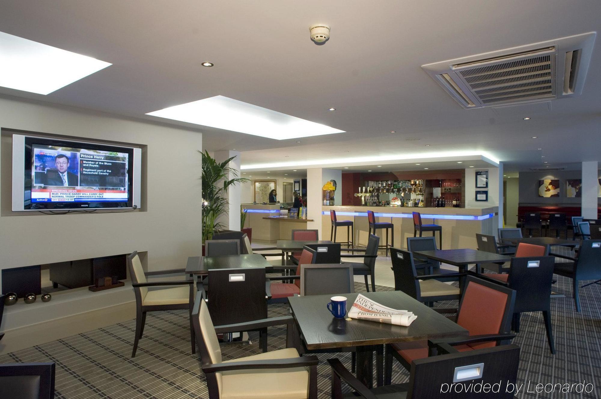 Holiday Inn Express Milton Keynes, An Ihg Hotel Ресторан фото