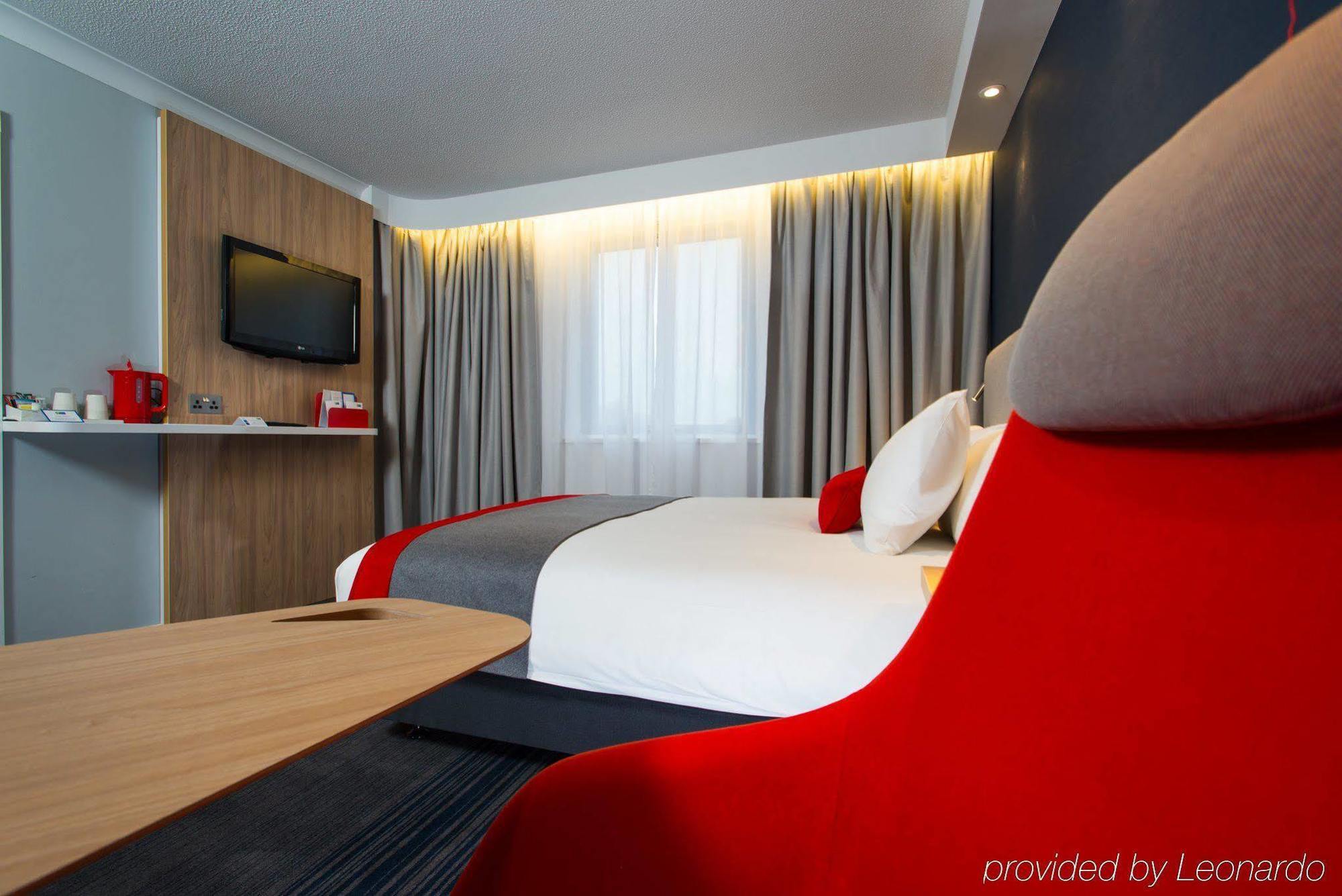 Holiday Inn Express Milton Keynes, An Ihg Hotel Екстер'єр фото